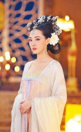 武媚娘传奇中高阳公主是谁演的啊？美女演员睡觉翻白眼 