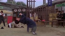 醉拳2里和成龙对打，腿功很厉害的那个是谁？醉拳2大陸配角表名单？ 