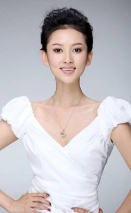 特一营女记者的扮演者？女演员徐佳照片大全 