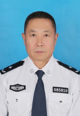 交通警察多少岁退休？人民检察院司法警察到年龄要退警吗？ 