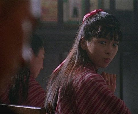 李连杰主演的《精武门》电影中的那个日本女的是谁演的？日本知名的女歌手都有哪些，歌唱的不错的？ 