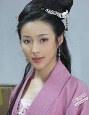 甘婷婷演艺经历？严正花主演的哪些电影？ 