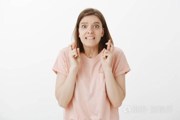 为什么看见化妆的女生就紧张？为什么我见到自己喜欢的人，会紧张，紧张的发抖，我每次见到我喜欢的人，心跳机会加速，怎么回事？ 