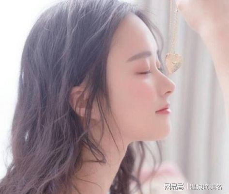 女人说话时短暂闭眼是啥心态？接吻闭眼的女人为什么最好不要娶？ 