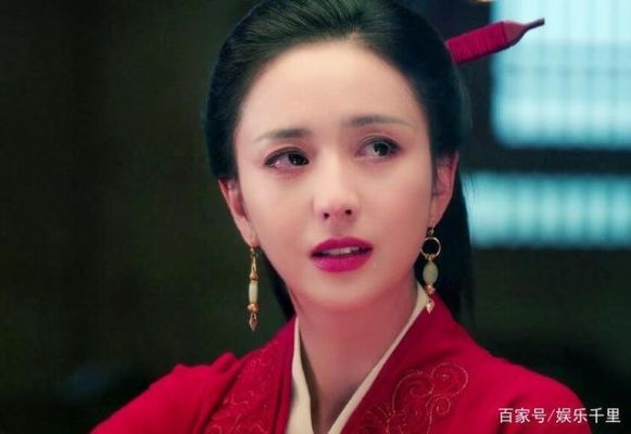 八佰有个短发女演员是谁？浣溪沙佟丽娅旁边的短发演员是谁？ 