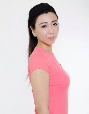 求演员李佳磷个人资料？声乐教师李佳，好漂亮的老师。有谁知道，能给详细资料吗？ 