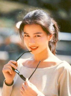 80年代港台十大美女？杀破狼2那个小姐谁演的？ 