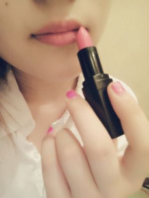 樱桃小嘴的女人花心吗？emilymei是艺人吗？ 