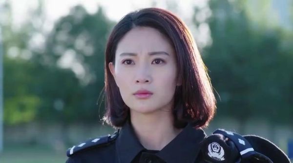 《警花与警犬》李姝寒是谁演的，李姝寒饰演？关晓彤出演过什么作品？ 