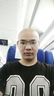 请问推光头和剃光头各有什么区别？为什么有的人喜欢推光头？ 