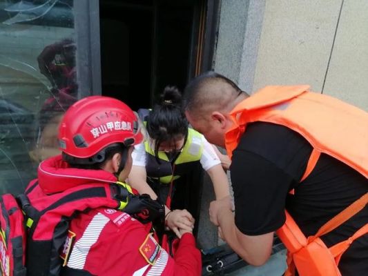 丹凤职教中心有超市吗？金星秀爆料笈泼餍油泼面小生和矿泉水洗澡玉女是谁？ 