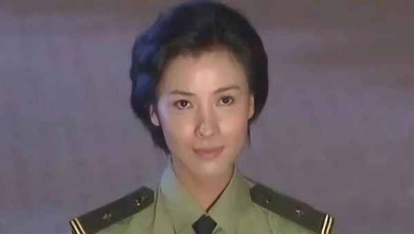 征服中的女警察谁演的？征服演员介绍？ 