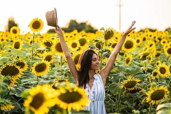 女人心花怒放特征？兴高采烈兴致勃勃欣喜若狂的区别？ 