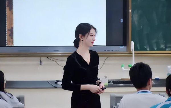 我的美女老师2主演都有谁？演员李杏演过哪些为艺术献身的电影？ 