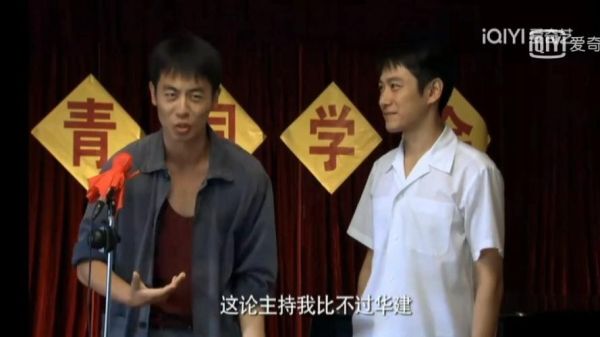 正阳门下的陈建军是谁扮演的？一槌定音主持人朱轶不主持了吗？ 