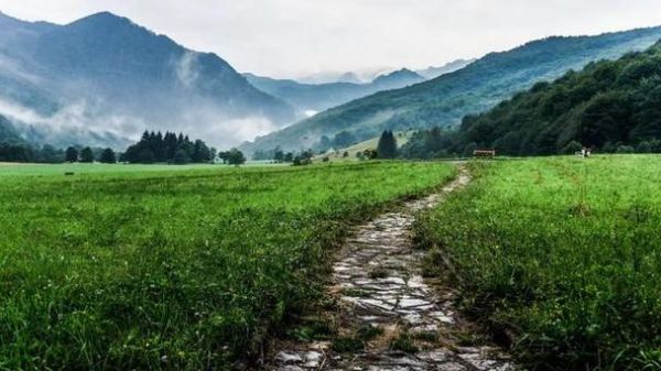 一路风尘一路沧桑的诗句？一路风尘各人结局 